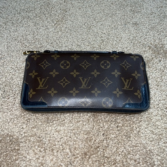 Louis Vuitton Monogram Daily Organizer in Noir - Picture 2 of 7